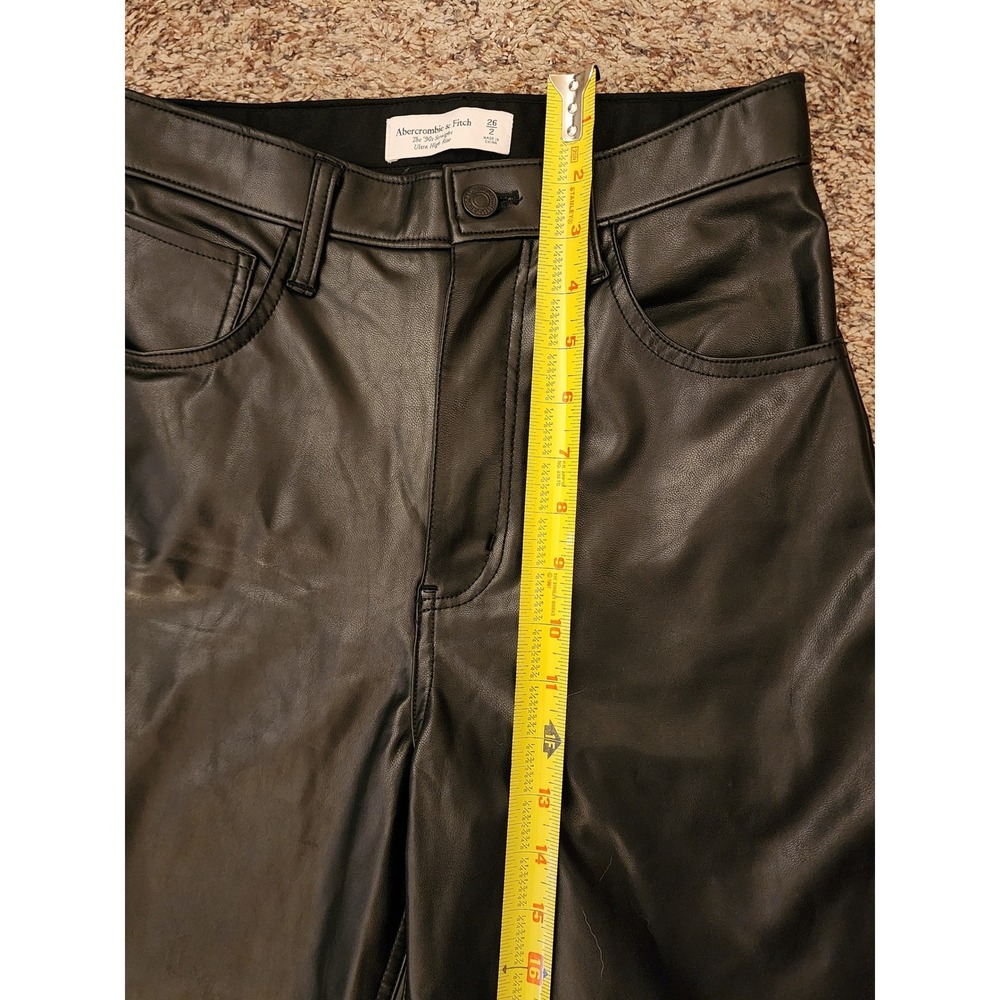 Abercrombie Curve Love 90s Straight Ultra High Rise Vegan Leather Pants 26/2 - Picture 3 of 9